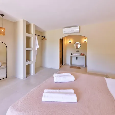 Kairos Hotel